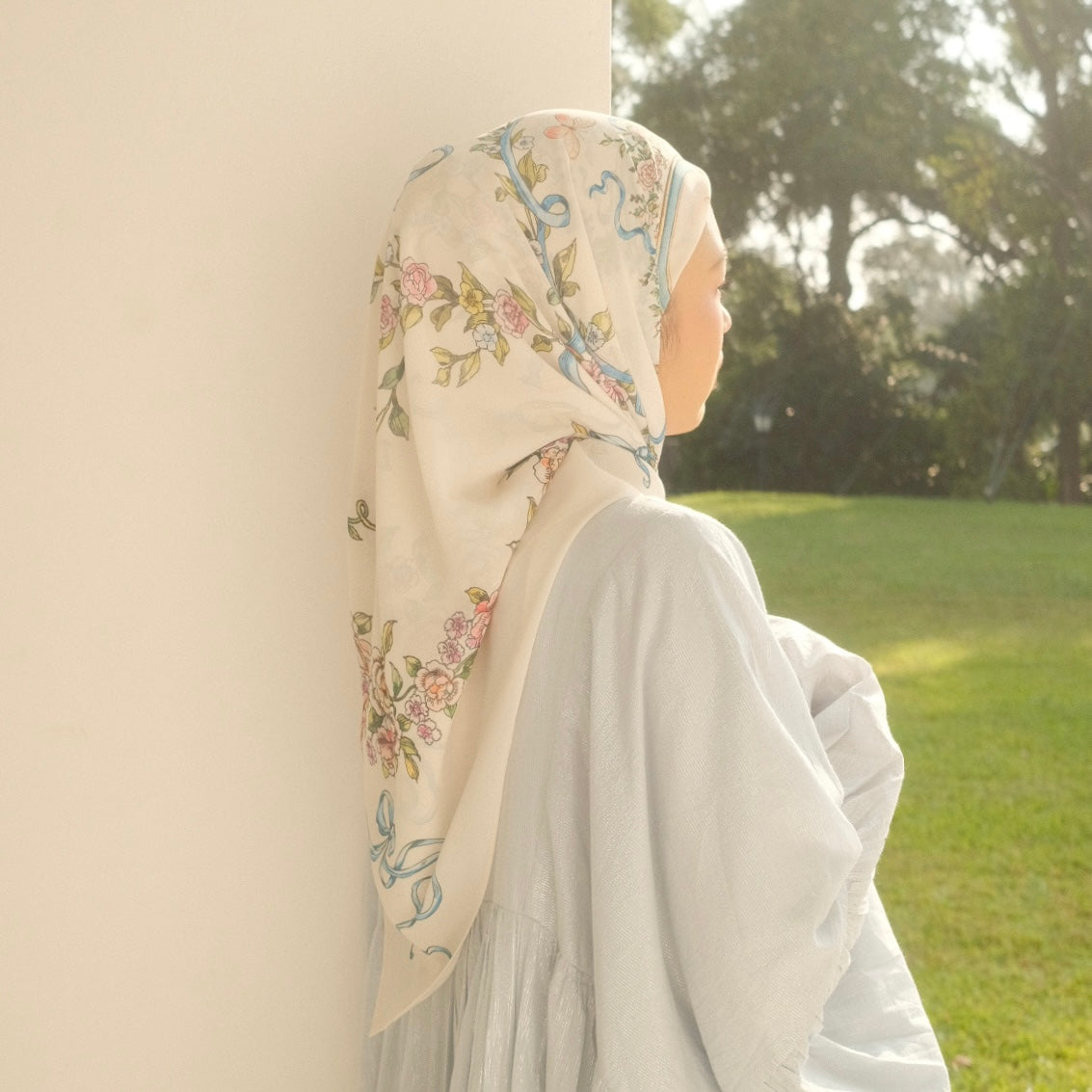 (PO) Lady in Bloom in Ivory