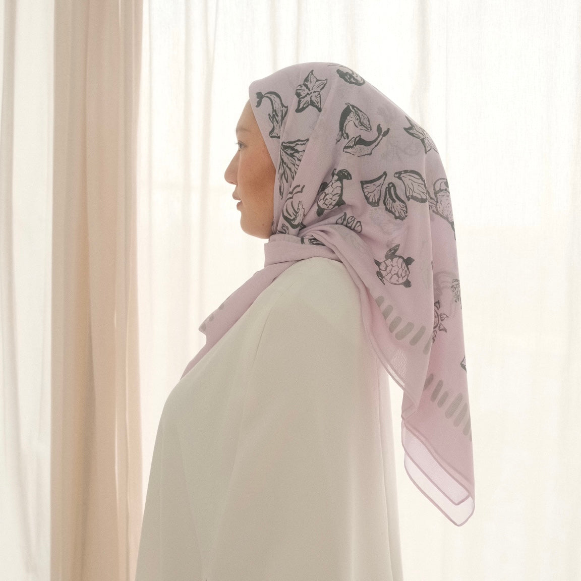 Under The Sea - Purple Bawal 114x114cm