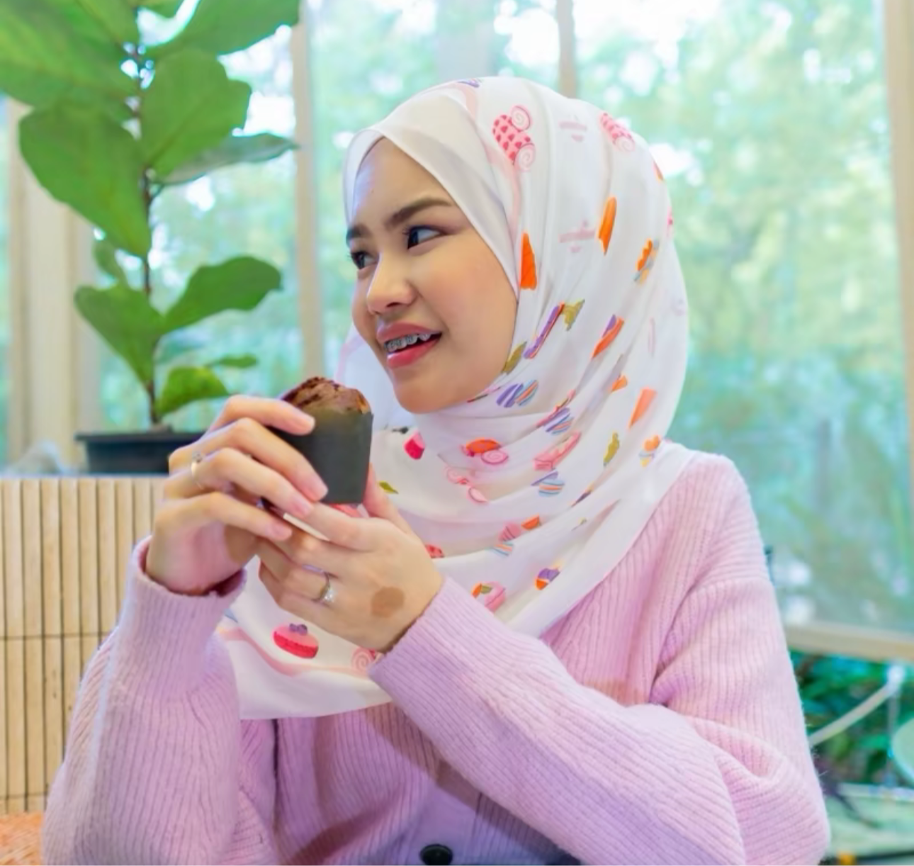 Sweet Cravings - White Shawl