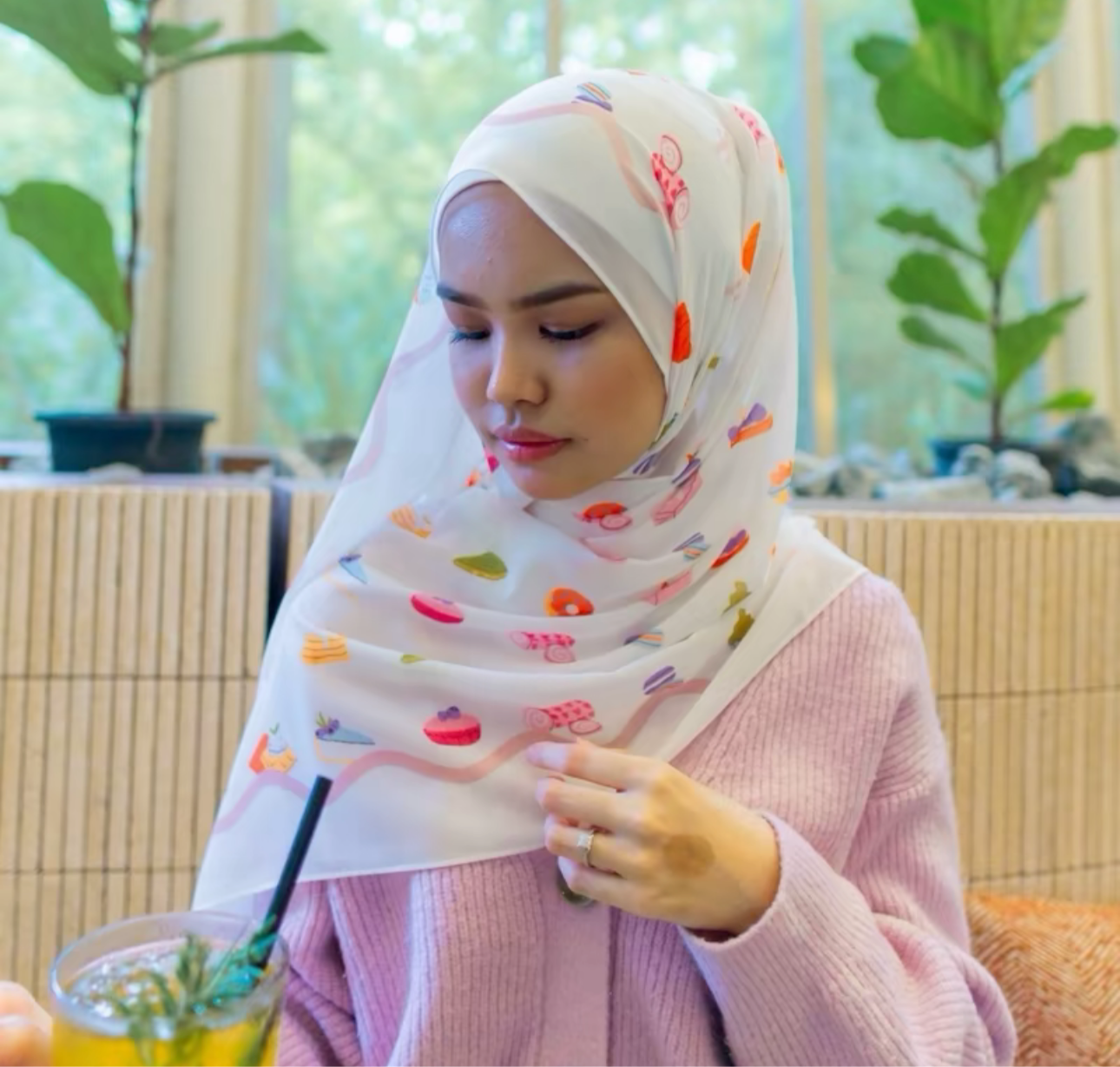 Sweet Cravings - White Shawl