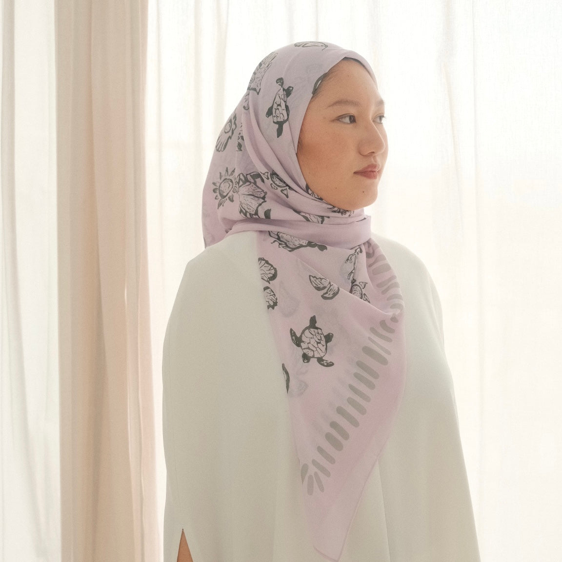 Under The Sea - Purple Bawal 114x114cm
