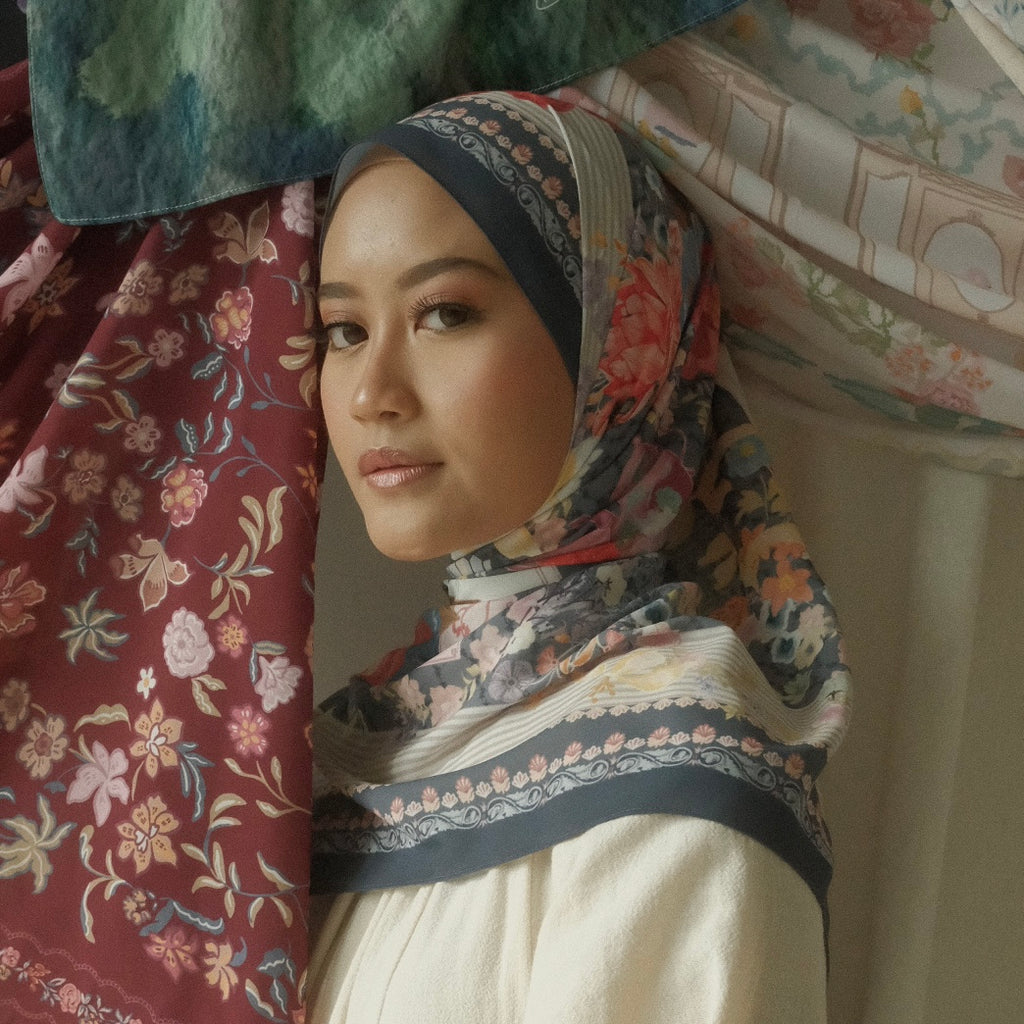 Dahlila’s Collage - Obsidian