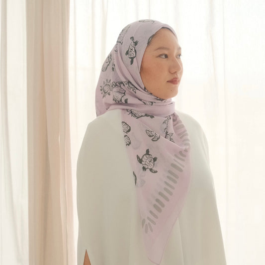 Under The Sea - Purple Bawal 114x114cm