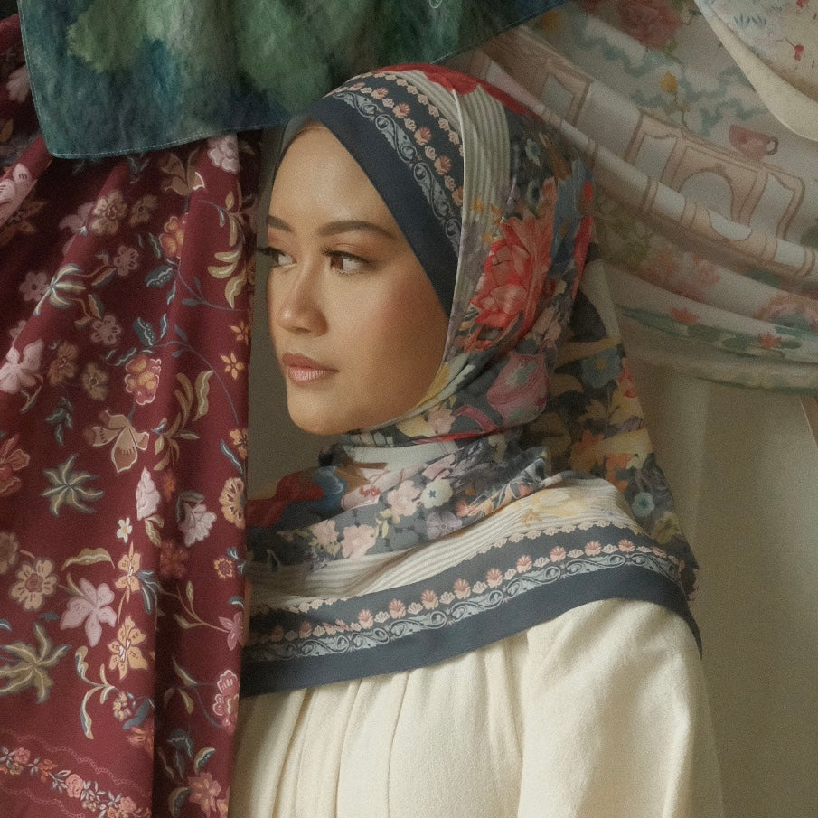 Dahlila’s Collage - Obsidian